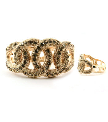 Elegantes Armreif- und Ringset