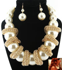 'Celeb' Pearl Necklace and Earring Set - Cream