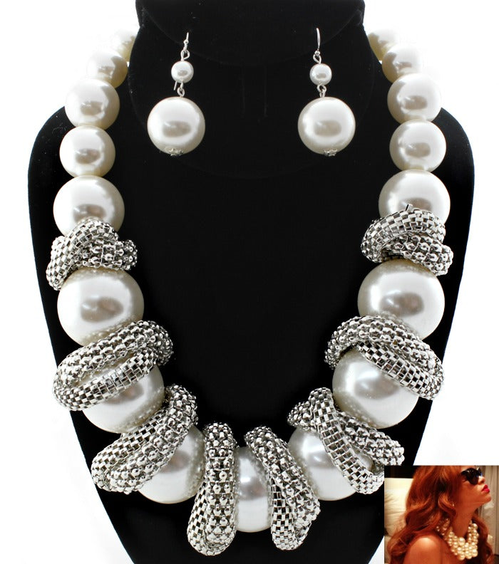 'Celeb' Pearl Necklace and Earring Set - Cream
